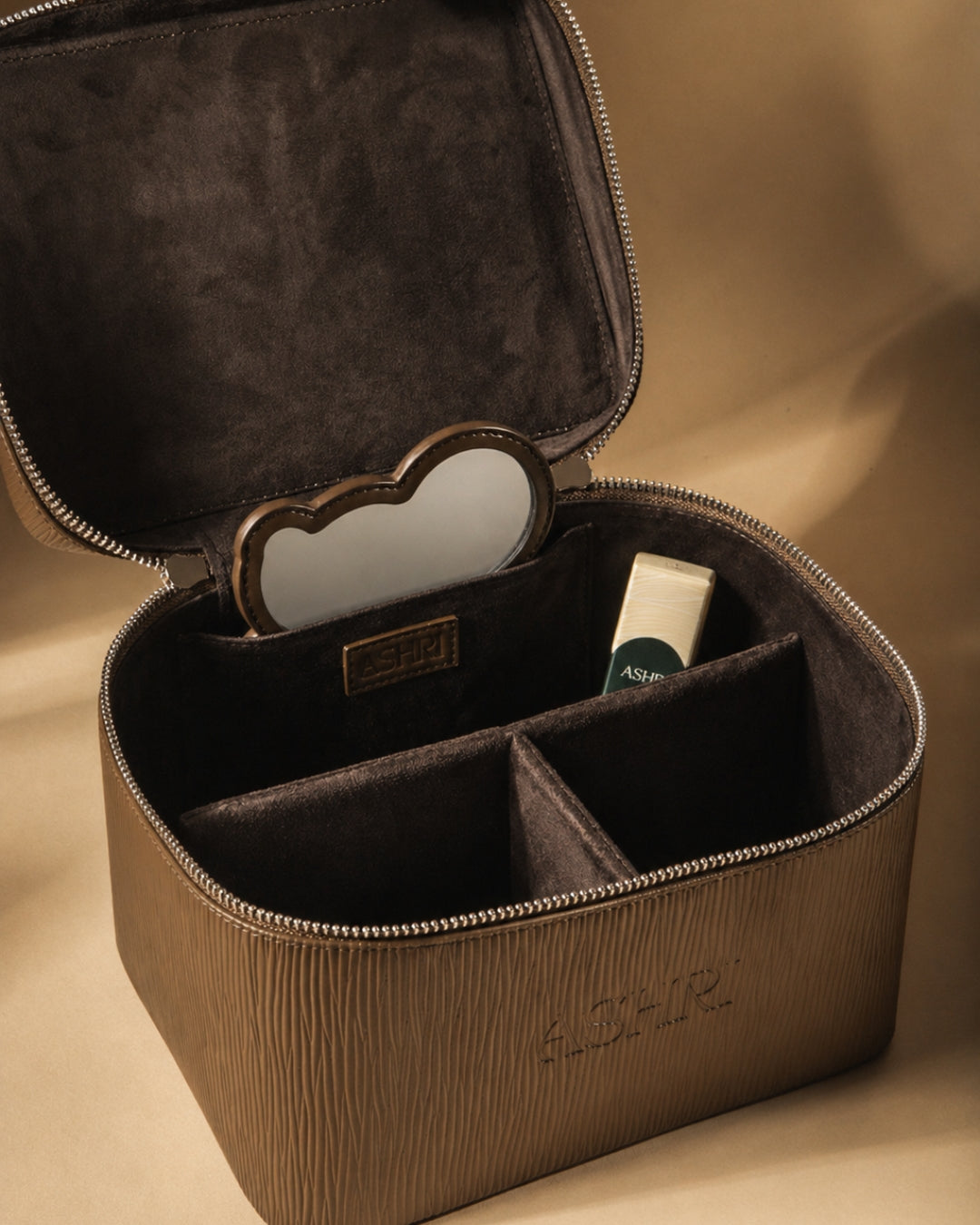 Ashri Vanity Case Brown